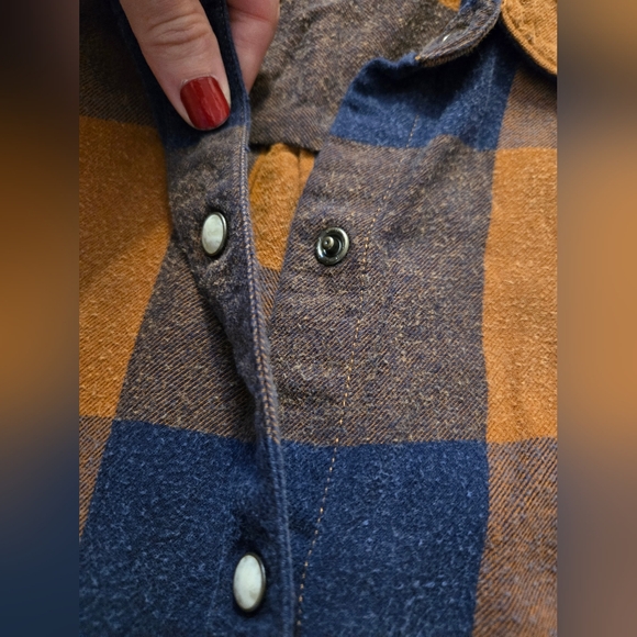 Eddie Bauer, Winter, Holiday, Plaid, Button up top. Size Med. Long Sleeved. - Picture 5 of 11